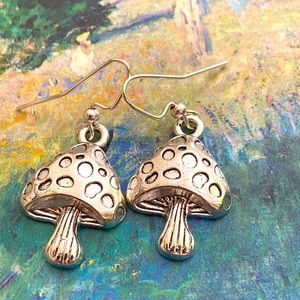 5/$10❤️❤️❤️NEW TIBETAN SILVER DANGLING MUSHROOM EARRINGS
